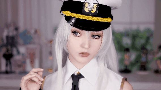 欧美小姐姐学会亚洲四大邪术之一 “化妆术”之后竟然化身“企业号”